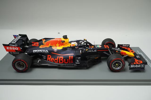 1:18 SPARK 18S609 Red Bull Racing Honda RB16B Abu Dhabi GP 2021 Winner #33 model car