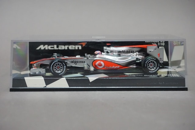 1:43 MINICHAMPS 530104301 Vodafone McLaren Mercedes MP4-25 2010 #1 J. model car