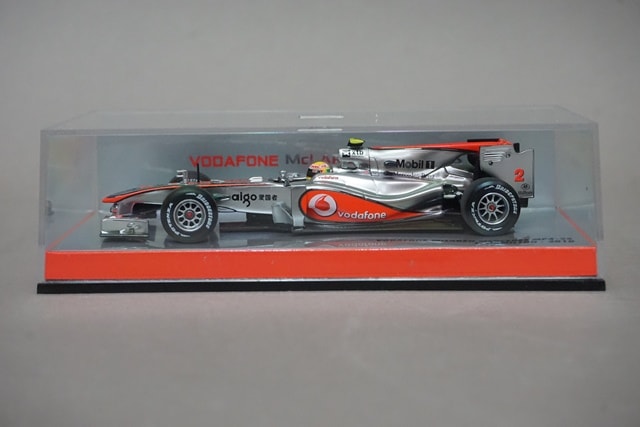 1:43 MINICHAMPS 533104302 Vodafone McLaren Mercedes MP4-25 2010 #2 L.Hamilton