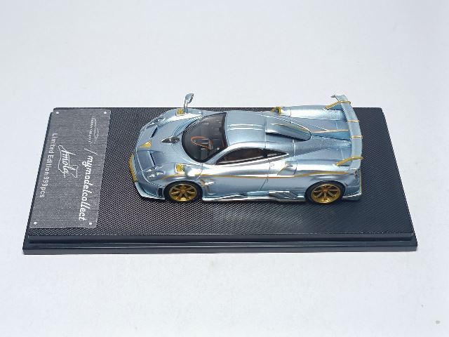 [ Pre-order ] MC640015A MC Model Collect 1:64 Scale Pagani Huayra Imola Silver Blue Orange Stripes