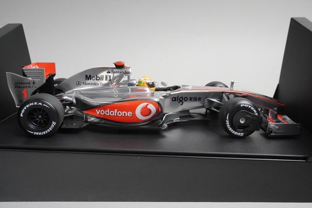 1:18 MINICHAMPS 530091801 Vodafone McLaren Mercedes MP4-24 2009 #1 L. Hamilton model car