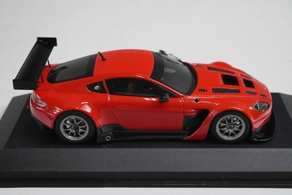 1:43 MINICHAMPS 437121392 Aston Martin V12 Vantage GT3 Red model car