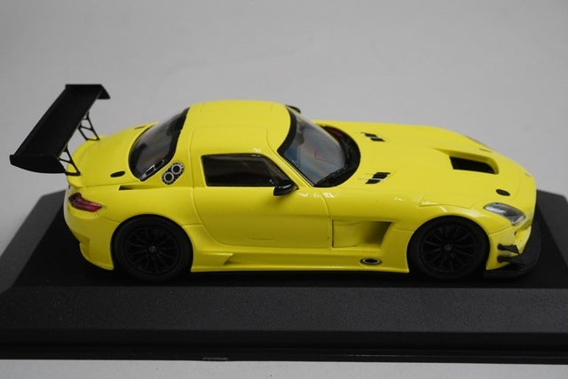 1:43 MINICHAMPS 410113201 Mercedes-Benz SLS AMG GT3 2011 Yellow model car