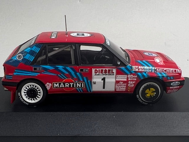 1:43 ixo LCJ010 Lancia Delta HF Integrale 16V Sanremo Rally 1989 #1 M. Biasion model car