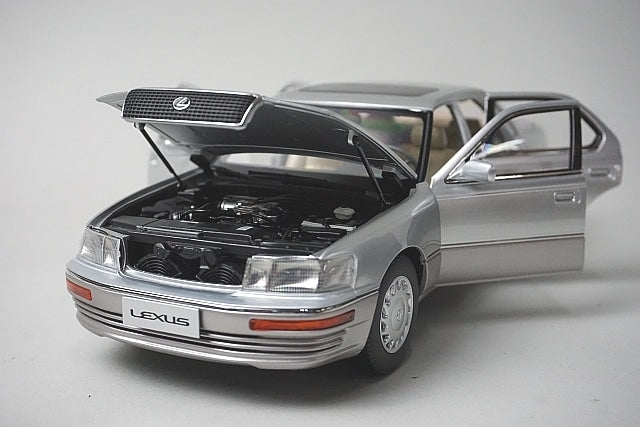 8230811S Xiao Guang MODEL 1:18 Lexus LS400 1993 Silver