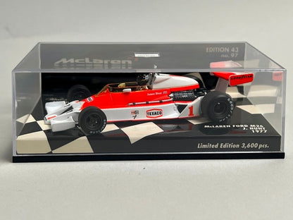 1:43 MINICHAMPS 530774301 McLaren Ford M26 1977 J. Hunt model car