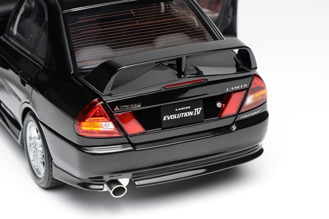 M84002 MOTORHELIX 1:18 Mitsubishi Lancer Evolution IV Pyrenees Black Pearl model car