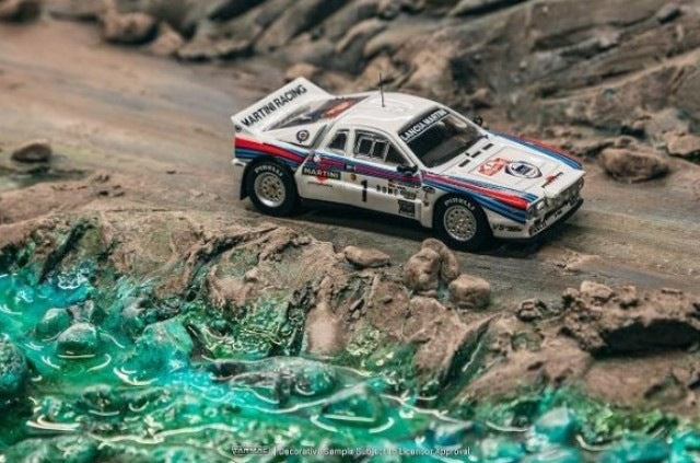 T64P-TL002-83RMC01 Tarmac Works 1:64 Lancia 037 Rally Monte Carlo 1983 Winner W. Rohrl / C. Geistdorfer model car