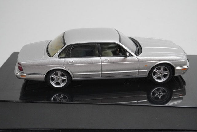1:43 AUTOart 53603 Jaguar XJR Silver model car