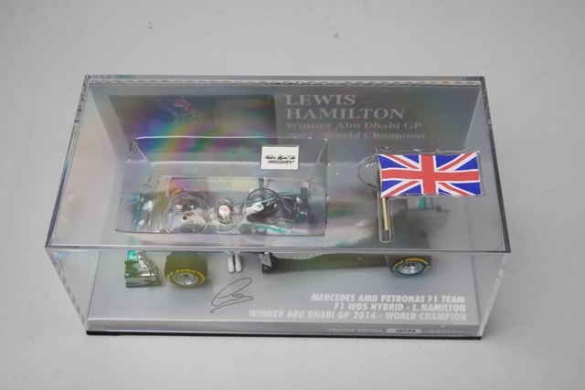 1:43 MINICHAMPS 410140644 Mercedes AMG Petronas F1 Team W05 Hybrid Abu Dhabi GP 2014 #44 L. Hamilton model car