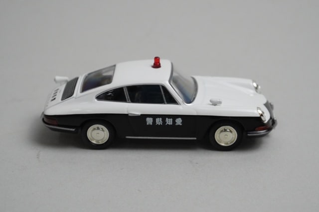 1:64 Tomica Limited Vintage Porsche 912 1967 Patrol Car model car