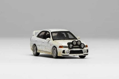 [ Pre-order ] M64015 MOTORHELIX 1:64 Mitsubishi Lancer Evolution IV Muddy Version with Rally Light