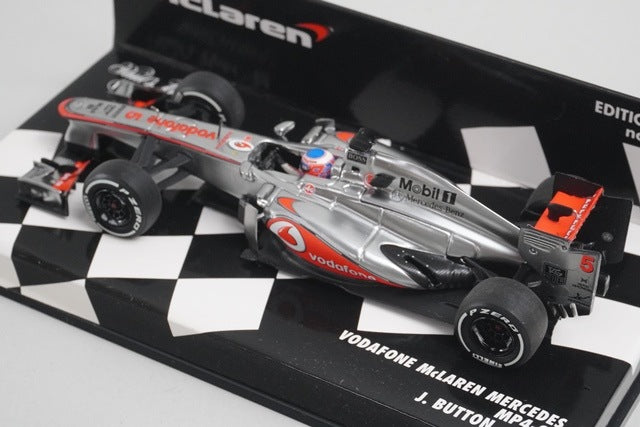 1:43 MINICHAMPS 530134305 Vodafone McLaren Mercedes MP4-28 2013 #5 model car