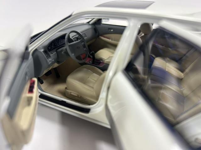 [ Pre-order ] 8230811W XiaoGuang MODEL 1:18 Lexus LS400 1993 White