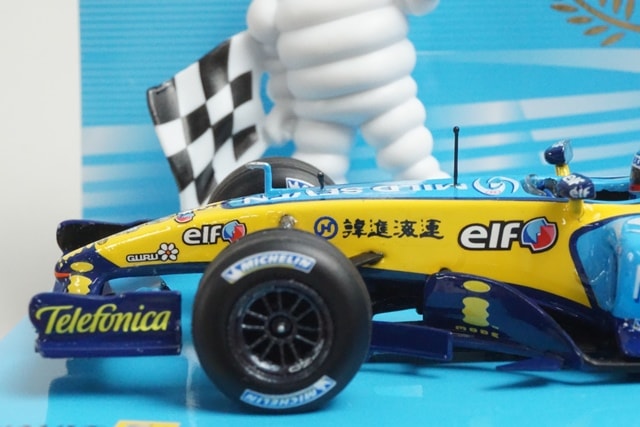 1:43 MINICHAMPS Michelin Custom Renault 2005 #5 Mild Seven Specification model car