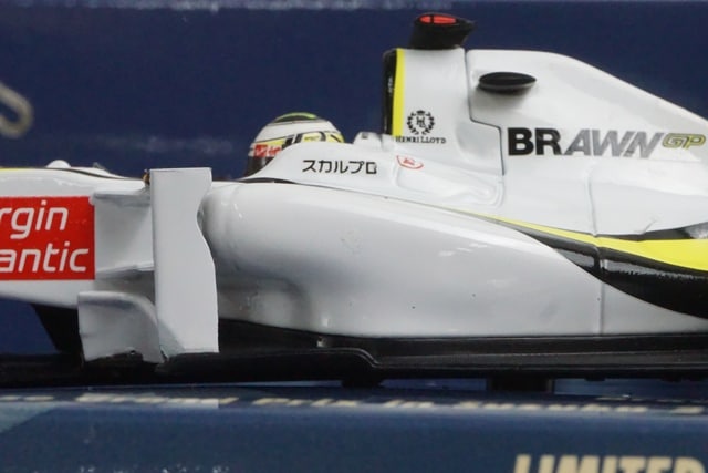 1:43 MINICHAMPS 403090822 Suzuka Circuit Custom Brown GP Japanese GP Suzuka 2009 #22 model car