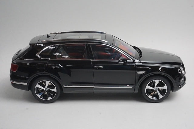 KS08376E KYOSHO 1:18 08921NX Bentley Bentayga Onyx
