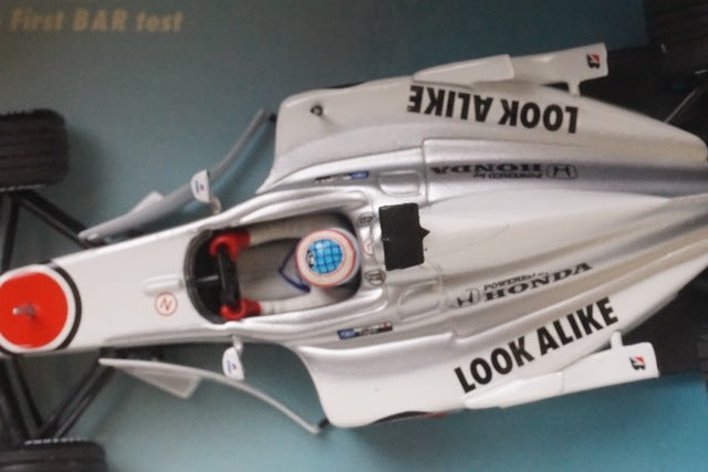 1:43 MINICHAMPS 518004399 BAR Honda 002 Barcelona 2000 Takuma Sato model car