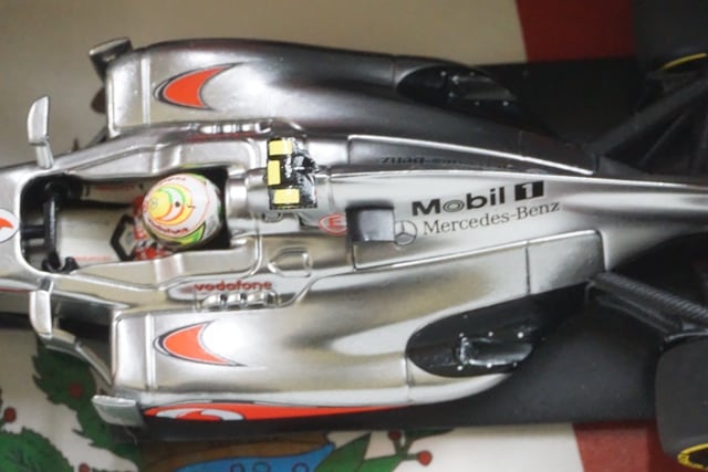 1:43 MINICHAMPS 533134376 Vodafone McLaren Mercedes 2013 #6 model car