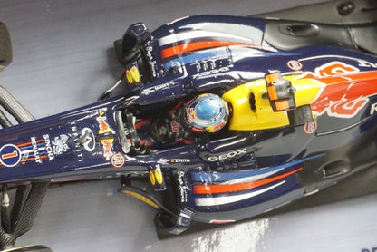 1:43 MINICHAMPS 410120001 Red Bull Racing Renault RB8 2012 #1 model car