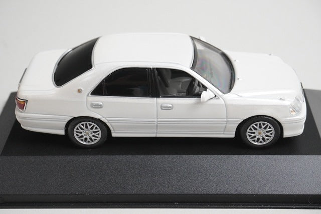 1:43 KYOSHO JC10028W J Collection Special Order Toyota Crown Athlete V Pearl White model car