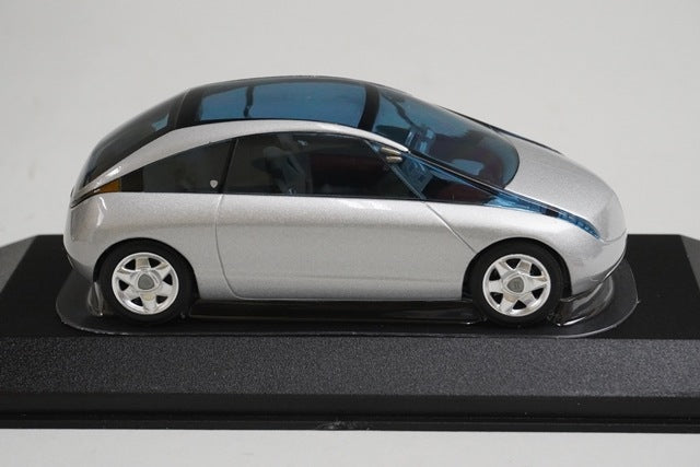 1:43 MINICHAMPS 400125100 Lancia NEA 2001 Silver model car