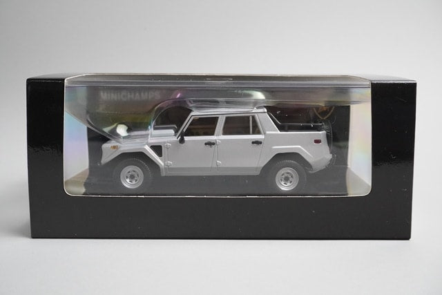 1:43 MINICHAMPS 436103370 Lamborghini LM002 1984 Silver model car