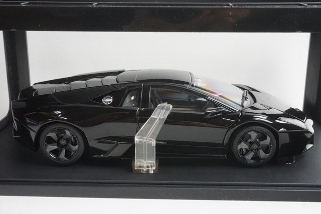 1:18 AUTOart 74592 Lamborghini Reventon Black