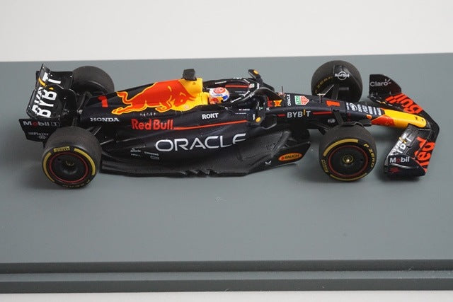 1:43 SPARK S8919 Oracle Red Bull Racing RB19 Qatar GP 2023 #1 M. Verstappen model car