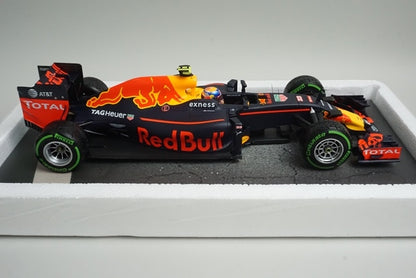 1:18 Minichamps 117161233 Red Bull Racing Tag Heuer RB12 Brazil 3rd 2016 #33 M. Verstappen