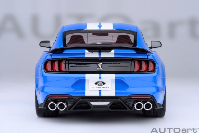 73094 AUTOART 1:18 Ford Mustang Shelby GT500 (Blue with White Stripes)
