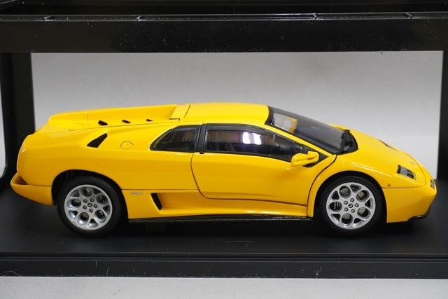 1:18 AUTOart 74526 Lamborghini Diablo 6.0 Yellow model car