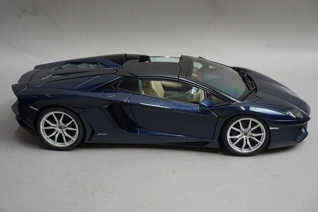 1:18 AUTOart 74698 Lamborghini Aventador LP700-4 Roadster Metallic Dark Blue model car