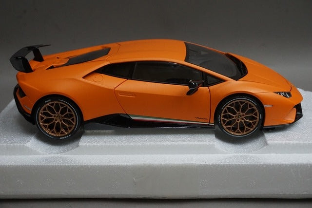 1:18 AUTOart 79152 Lamborghini Huracan Performante Matte Orange model car