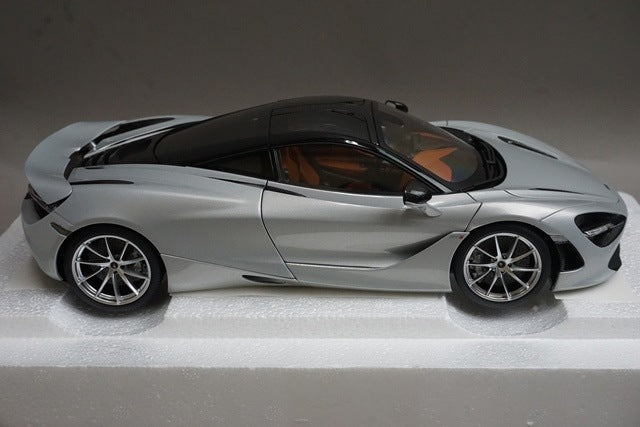 1:18 AUTOart 76071 McLaren 720s Metallic White model car