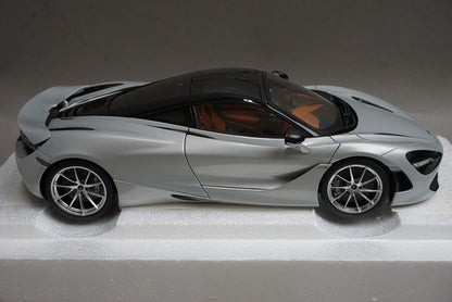 1:18 AUTOart 76071 McLaren 720s Metallic White model car