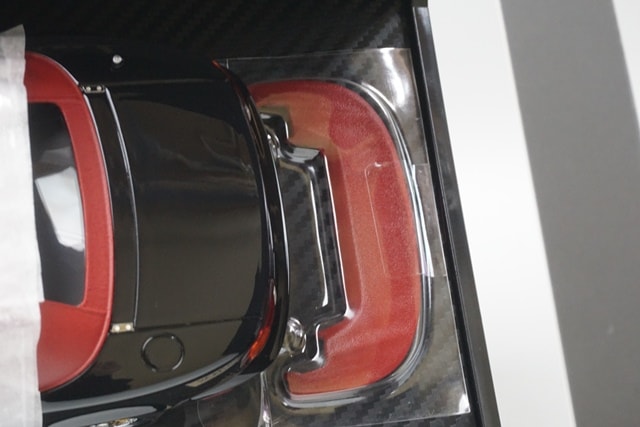 1:18 ignition model IG3197 Eunos Roadster (NA) Black