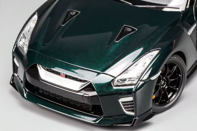 M83516 MOTORHELIX 1:18 Nissan GT-R (R35) Track Edition Engineered by NISMO T-Spec 2022 Midnight Purple