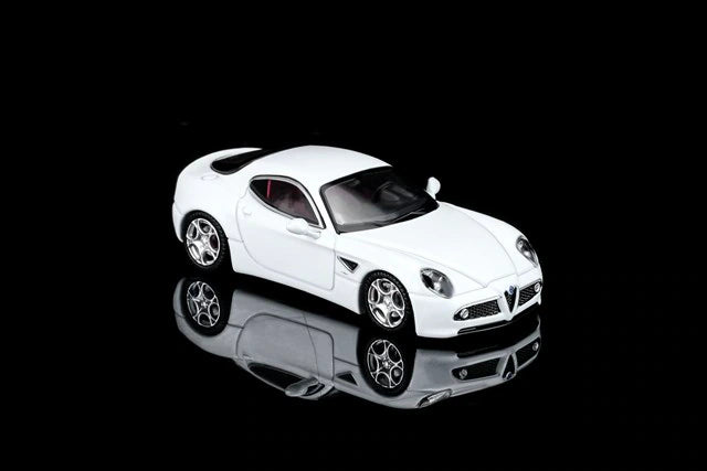 [ Pre-order ] M69052 MOTORHELIX 1:64 Alfa Romeo 8C Competizione 2008 Bianco Polare White