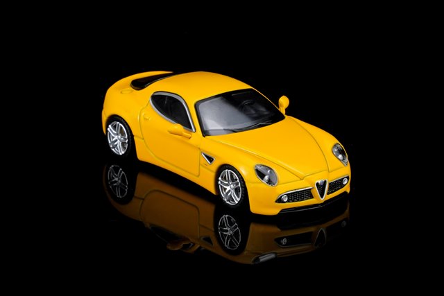 [ Pre-order ] M69054 MOTORHELIX 1:64 Alfa Romeo 8C Competizione 2008 Giallo Mica Yellow