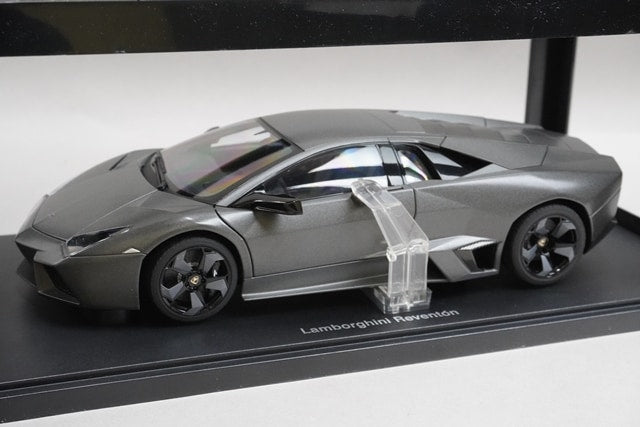 1:18 AUTOart 74591 Lamborghini Reventon Gray model car