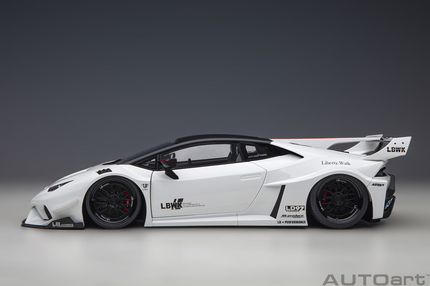 79125 AUTOart 1:18 Liberty Walk LB-Silhouette Works Lamborghini Huracan GT White