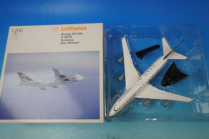 1:200 B747-400 Lufthansa Star Alliance D-ABTH 550635 Herpa airplane model