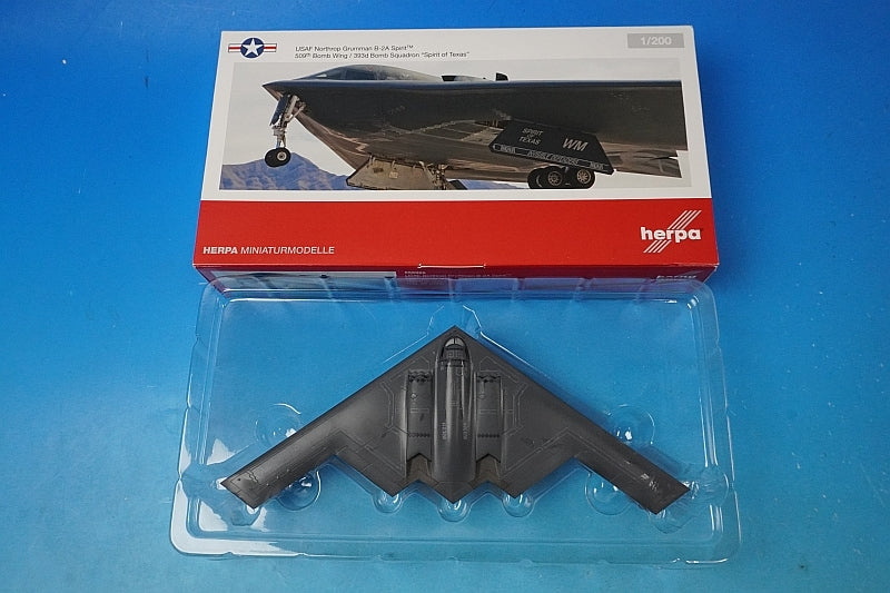 1:200 B-2A U.S. Air Force 509th Bomb Wing 393rd Bomb Squadron #88-0328 556989 Herpa airplane model