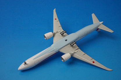 1:400 B777-300ER JASDF Japanese government aircraft No. 1 with WiFi radome and plastic stand #80-1111 JG40104 ANA