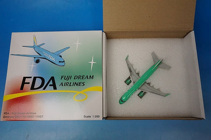 1:200 Embraer ERJ-170-100ST 170ST FDA Fuji Dream Airlines No. 4 Green JA04FJ XX2559 JC Wings airplane model