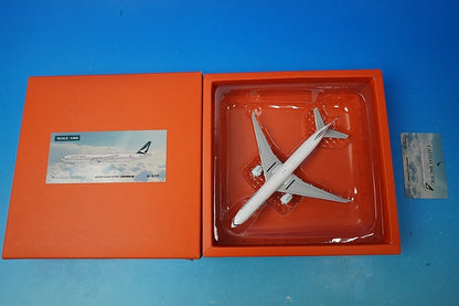 1:400 B777-300ER Cathay Pacific B-KPP EW477W004 JC Wings airplane model