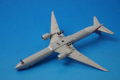 1:500 B777-30ER AA American N731AN 523950-002 Herpa airplane model