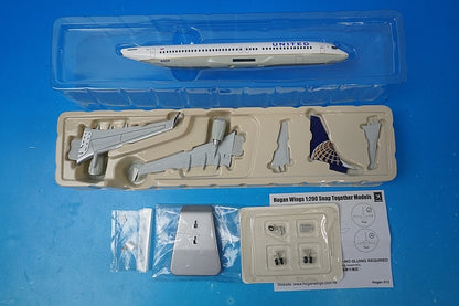 1:200 B737-800 United N76519 4487 Hogan airplane model