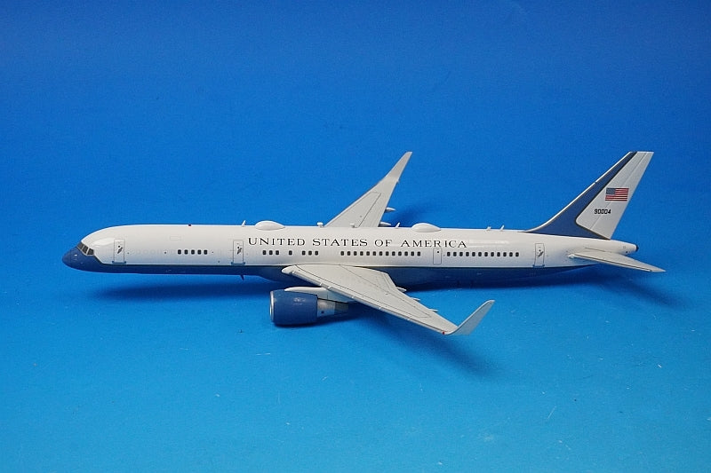 1:200 C-32A USN United States Air Force Andrews #99-0004 G2AFO1280 Gemini airplane model